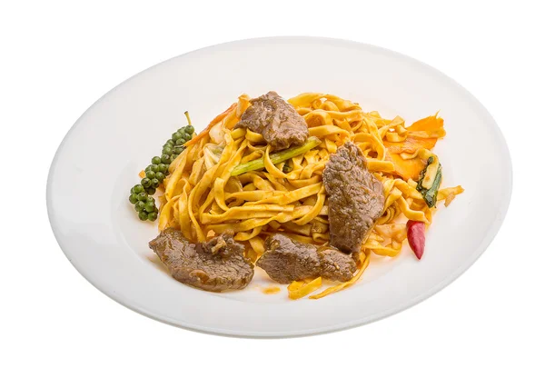 Tagliatelle fritte con manzo — Foto Stock