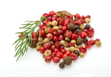 kırmızı, siyah ve beyaz biber yığın