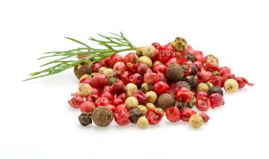 kırmızı, siyah ve beyaz biber yığın