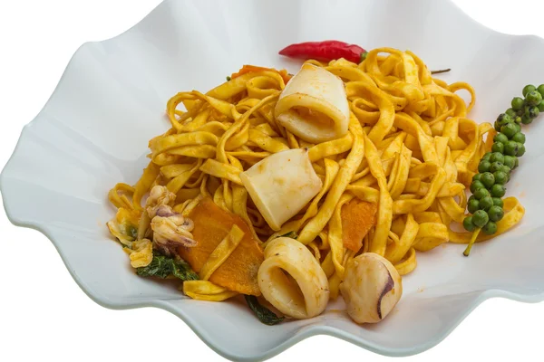 Fried noodles with calamari — Stock Photo, Image