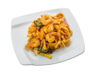 karides ile kızarmış noodle