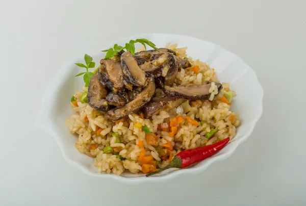 Жареный рис с грибами — стоковое фото