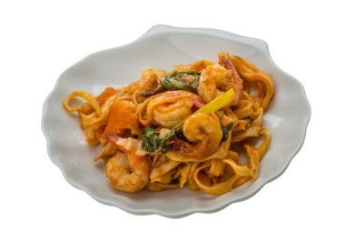 karides ile kızarmış noodle