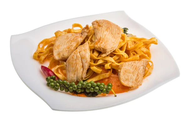 Fried noodles with chicken — Stock Photo, Image