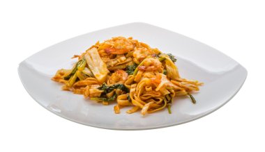 karides ile kızarmış noodle