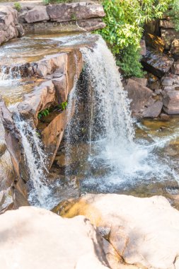 Kamboçya'da şelale