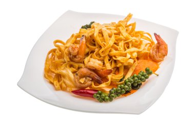 karides ile kızarmış noodle