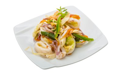 Asya deniz mahsulleri salatası