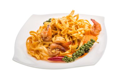 karides ile kızarmış noodle