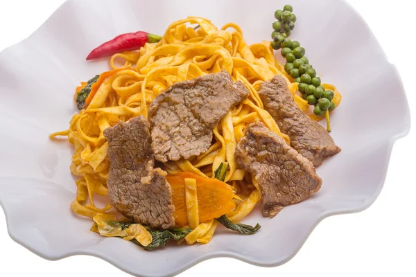 Fried noodles with beef — Stock Photo, Image