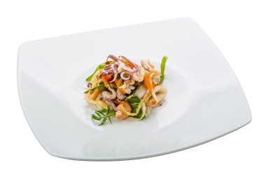 Asya deniz mahsulleri salatası