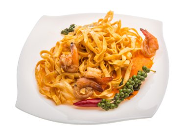 karides ile kızarmış noodle