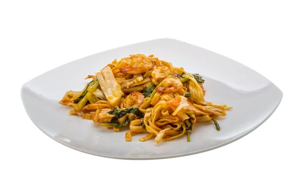 Tagliatelle fritte con gamberetti — Foto Stock