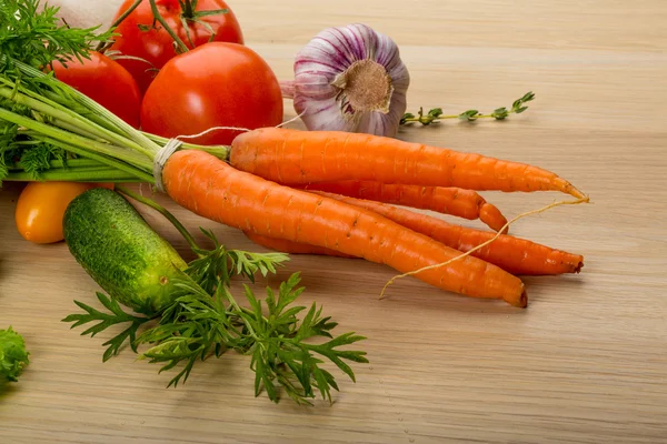 Морковь и овощи — стоковое фото