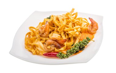 karides ile kızarmış noodle