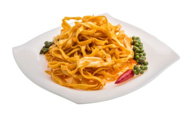 Sebzeli kızarmış erişte.