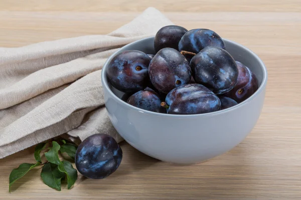 Prunes fraîches mûres — Photo