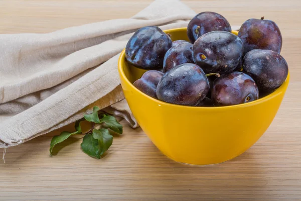 Ripe fresh plum — Stock Photo, Image