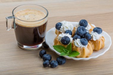 Blueberry ile profiterol