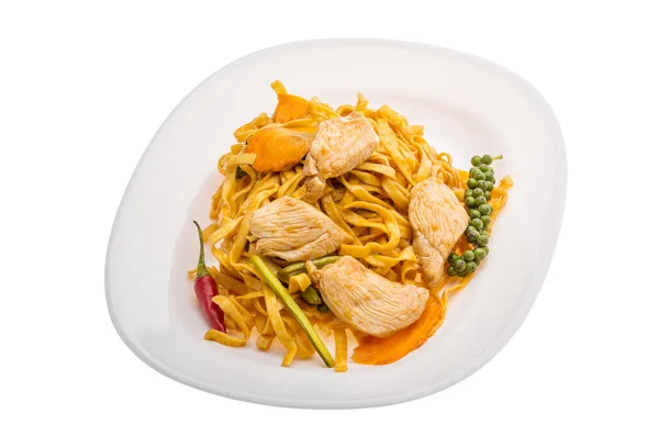 Fried noodles with chicken — Stock Photo, Image