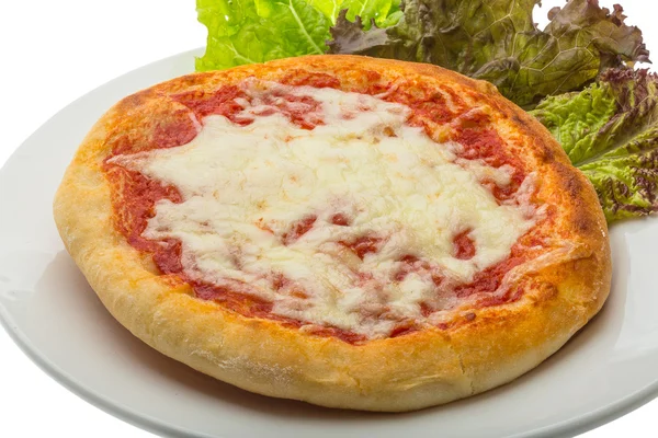 Pizza con tomate y queso — Foto de Stock