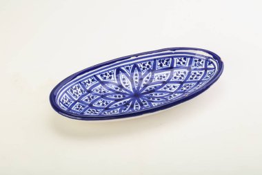 Mutfak için renkli boş kase izole