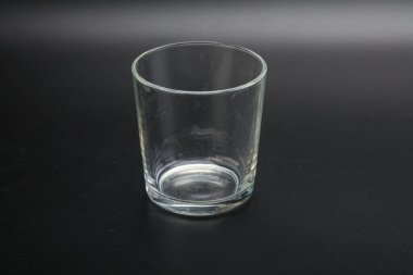 Asma ya da su için boş bardak