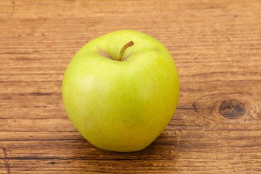 Olgun ve tatlı yeşil elma