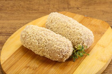 Fırında pişmemiş tavuk pirzolası.