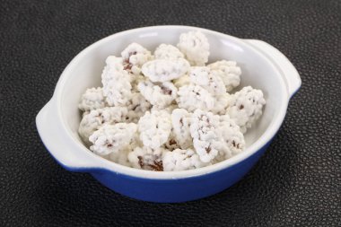 Beyaz badem Şeker yığını kasede