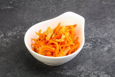 Havuçlu ve baharatlı Kore soya kuşkonmazı.