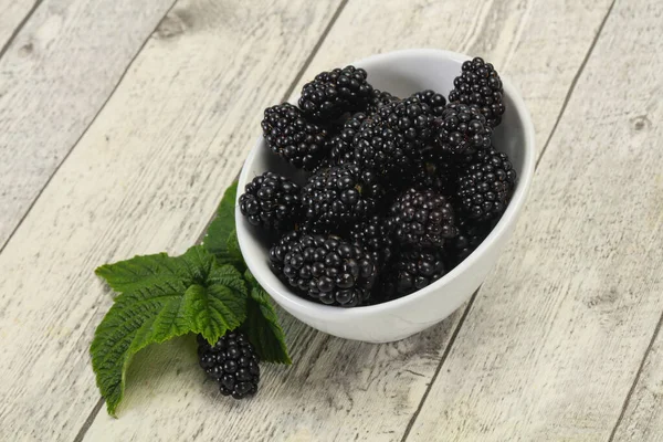 Doux Savoureux Tas Mûr Blackberry Avec Feuille — Photo