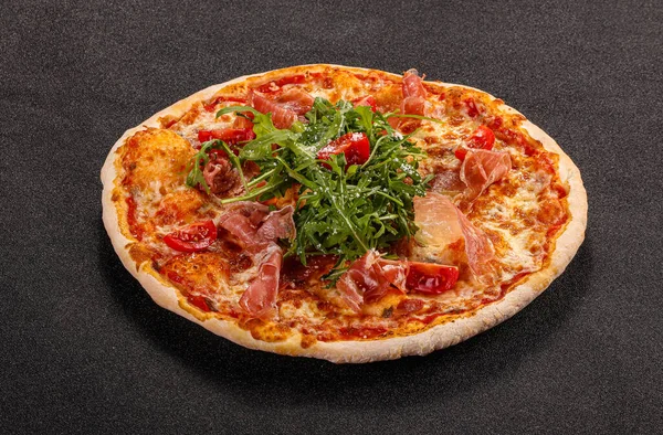 Parmalı pizza, peynir ve roka.