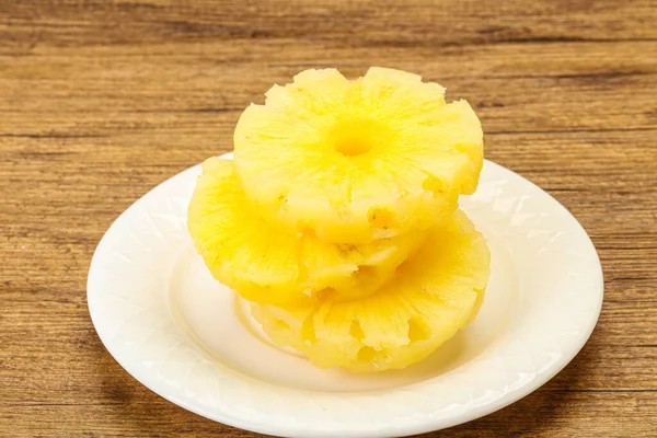 Süße Reife Ananasringe Der Schüssel — Stockfoto