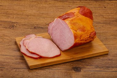 Baharatlı ve otlu füme domuz aslanı.