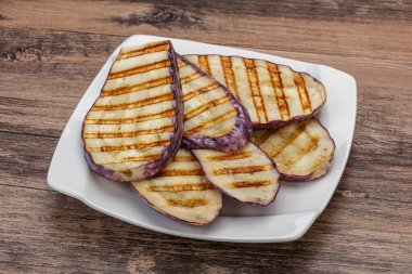 Izgara graffiti yumurta dilimleri ve zeytinyağı.