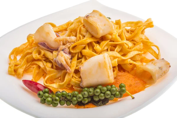 Τηγανισμένα noodles με καλαμάρι — Φωτογραφία Αρχείου