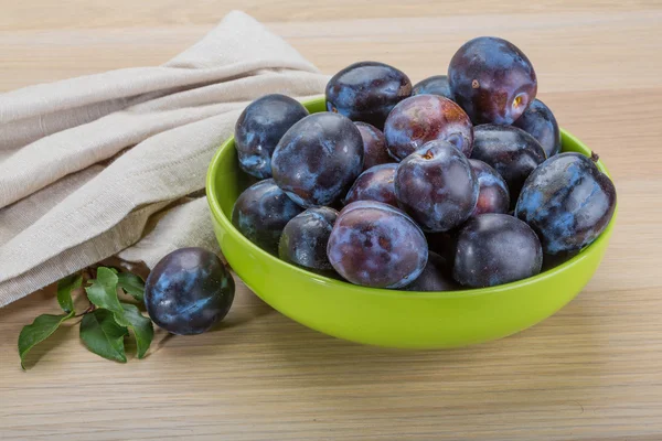 Ripe fresh plums — Stock Photo, Image