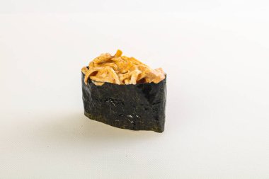 Geleneksel Japon suşisi - baharatlı sos gunkan 