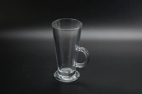 空杯子 用于隔离的饮料 — 图库照片