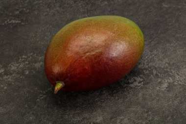 Olgun tropikal yeşil mango meyvesi 