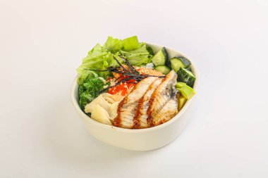 Yılan balığı, avokado ve pilavla dürt.