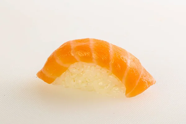 鮭を使った日本の伝統的な寿司 — ストック写真