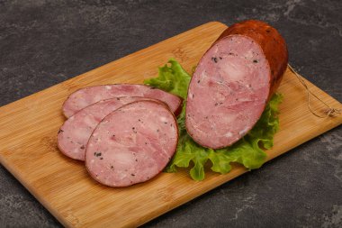 Baharatlı ve otlu füme jambon.