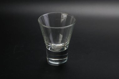 Asma ya da su için boş bardak