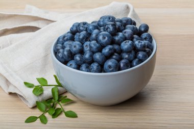 yaban mersini yaprağı ile