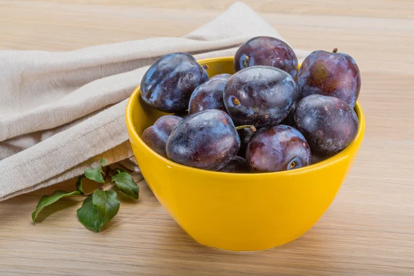 Ciruelas frescas maduras —  Fotos de Stock