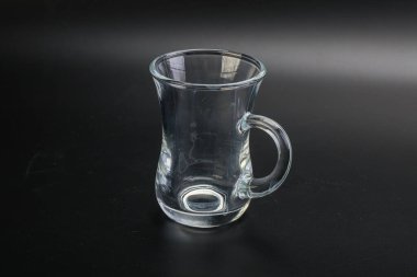 İzole edilmiş içecekler için boş cam bardak