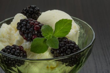 blackberry ile dondurma