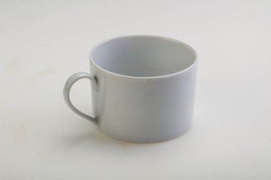 Çay için boş bardak ya da izole kahve.